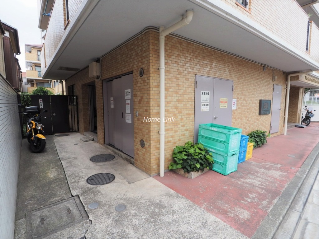 ライオンズマンション西高島平第２　バイク置き場